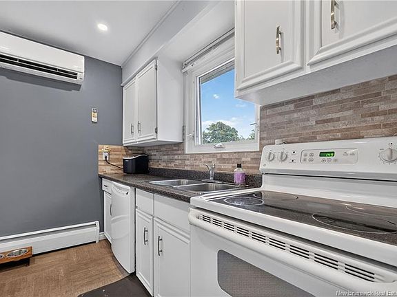 4th image of 47 Willowbend Dr