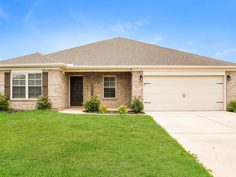107 Ocean Springs Ave — Photo 1