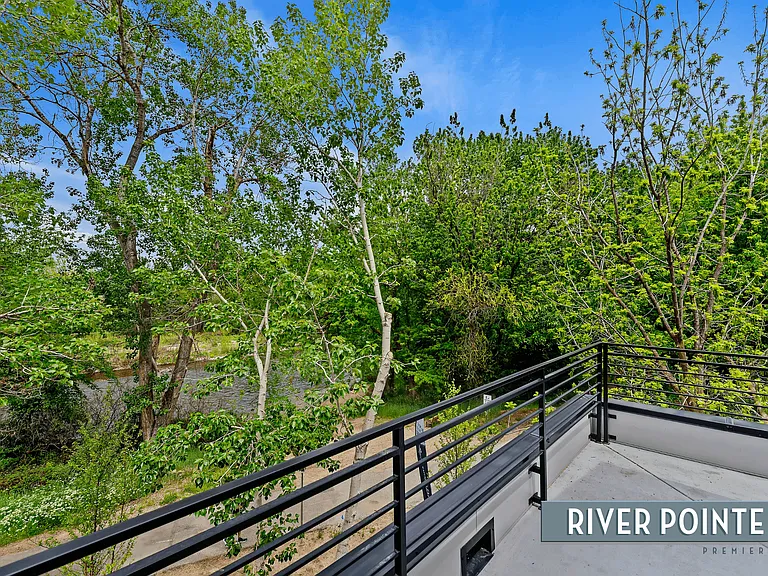 River Pointe Apartments — Photo 16
