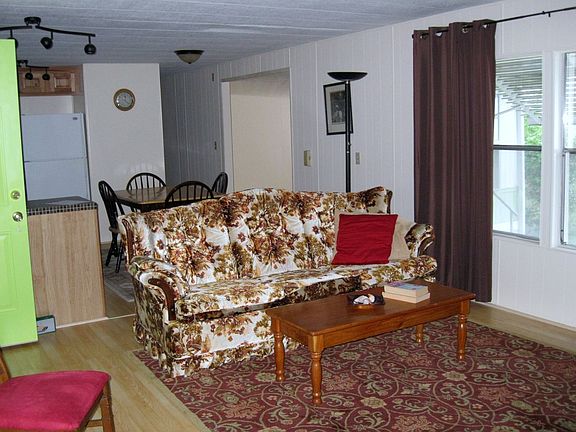 3rd image of 922 Live Oak Cir
