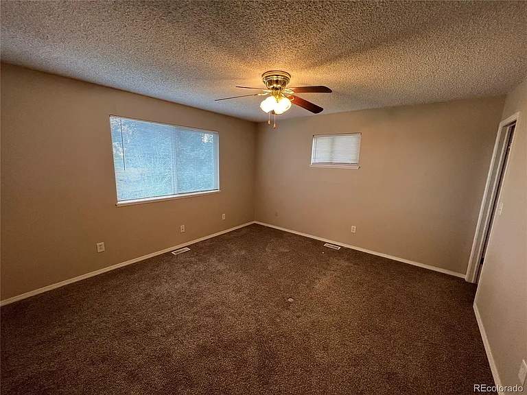 3835 Glenhurst St — Photo 9