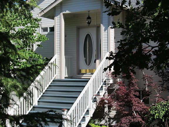 5th image of 264 Sierra Dr