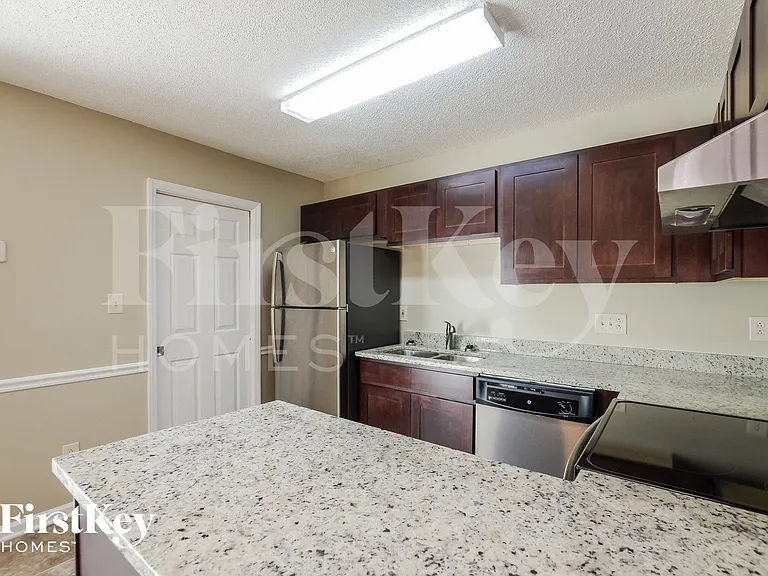 3204 Faircroft Way — Photo 6