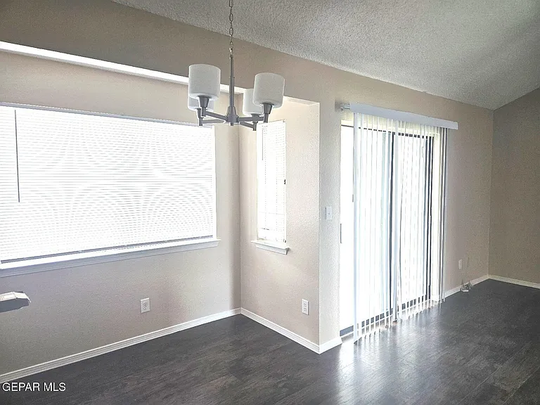 1120 Coyote Ln — Photo 4