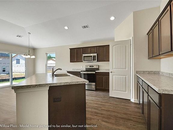2nd image of 220 Roswell Dr E