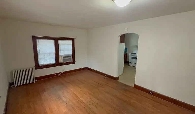 215 Harding Ave — Photo 2