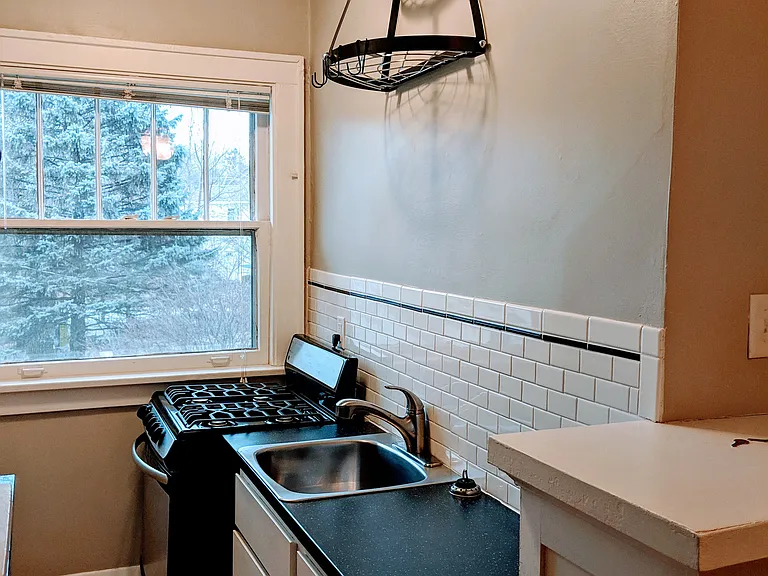 Ashland & Laurel Apartments — Photo 38