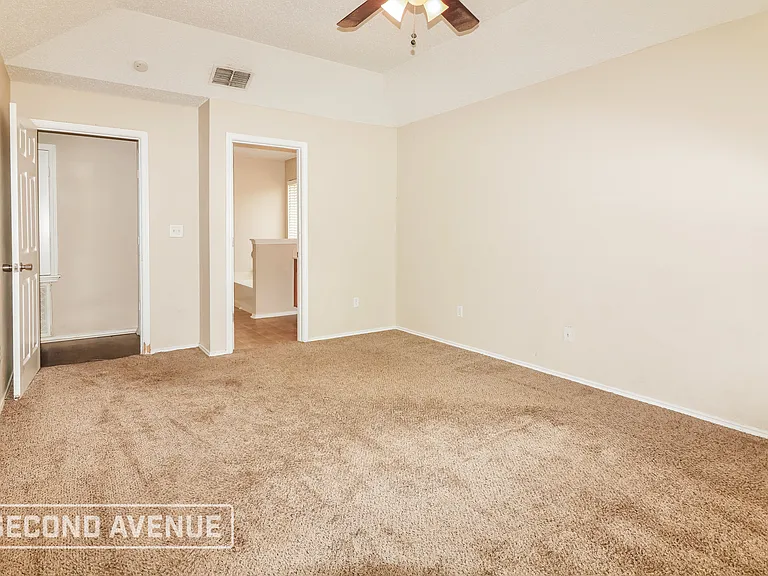 1017 La Mirada — Photo 9