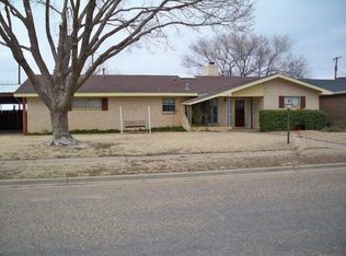 1001 NE 1st St, Earth, TX 79031