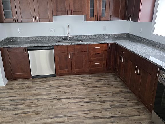 3rd image of 1471 Little Ave