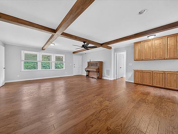 5th image of 4728 Forestville Rd