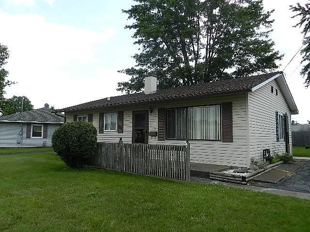 706 Lilac Ln photo 1