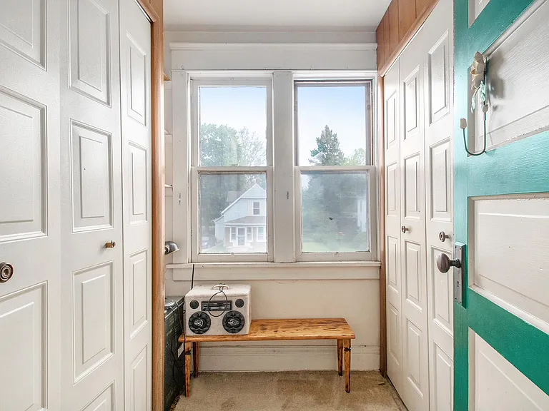 1009 E 4th St — Photo 15