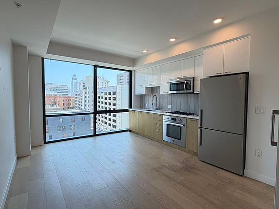 2nd image of 400 S Broadway Ave APT 805