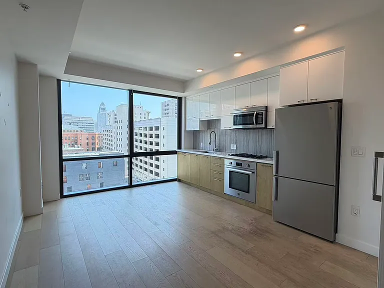 400 S Broadway Ave #805 — Photo 2