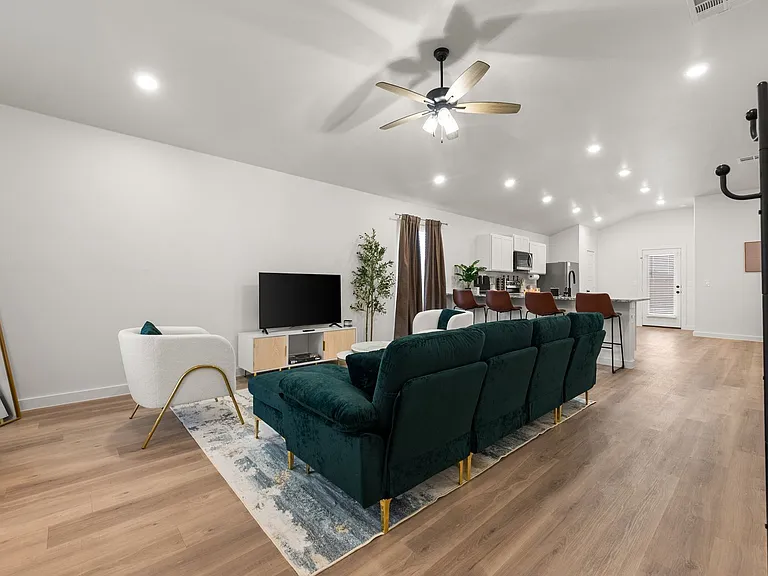 2125 Langford Ave — Photo 13