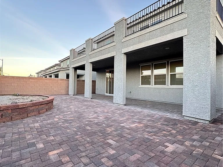 8038 Minavalle Ave — Photo 19