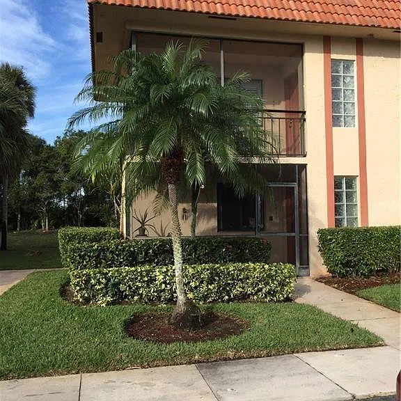331 Lakeview Dr #201 — Photo 1