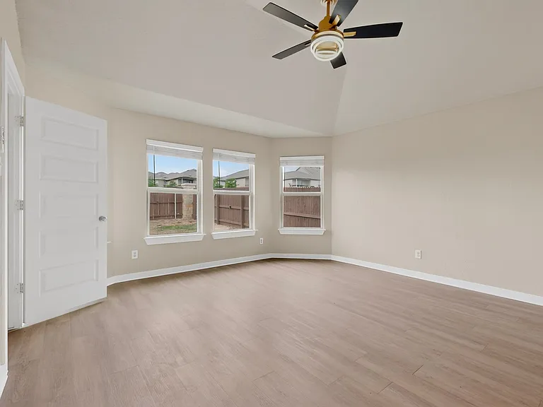 7619 Toledo Bnd — Photo 12
