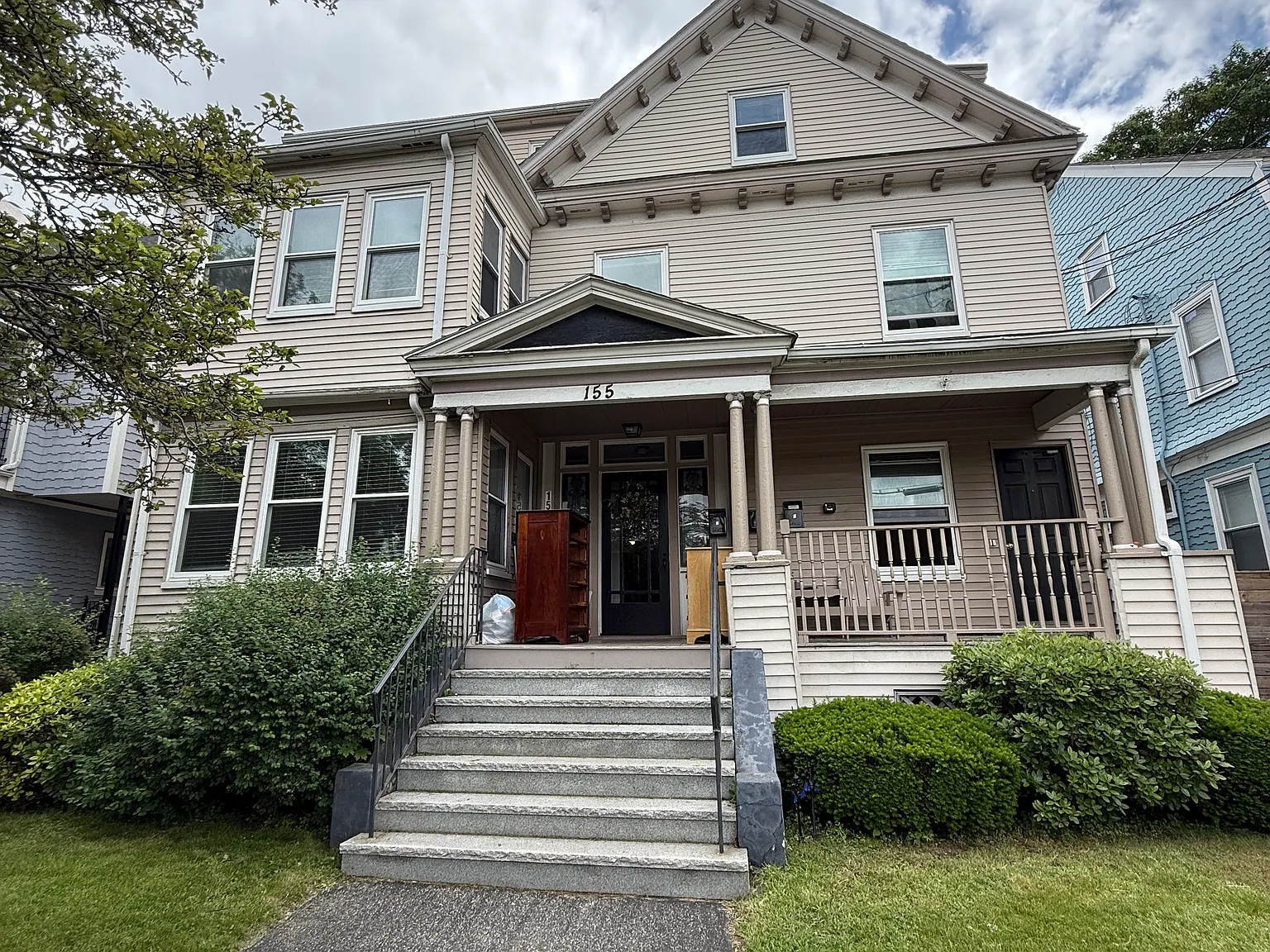 4 bed, 1.5 bath, 9999 sqft, $5,400 — Photo 1