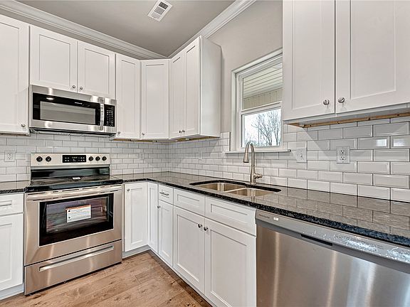 3rd image of 16 Olmsted Cir