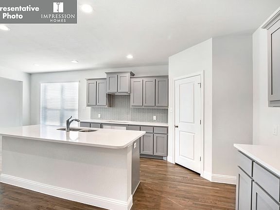 5th image of 427 Stella Dr