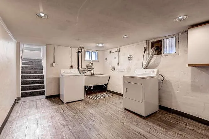 Spacious laundry room