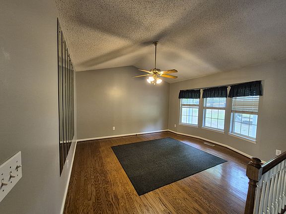 3rd image of 180 Lee St