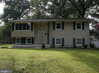 230 10th St, Pasadena, MD 21122