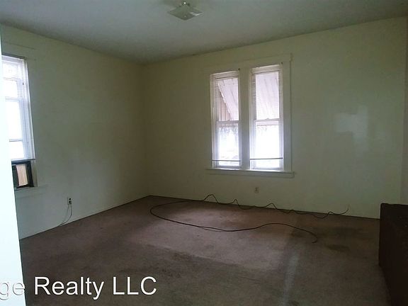 5th image of 216 W 70th St APT 4