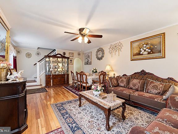 5th image of 357 Connecticut Ave