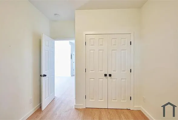 3 bed, 1000 sqft, $3,501 — Photo 2
