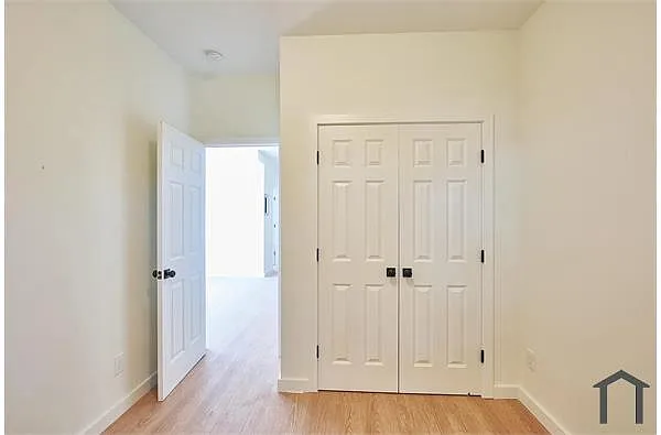 Building Photo - 1618 Taylor Ave #1R