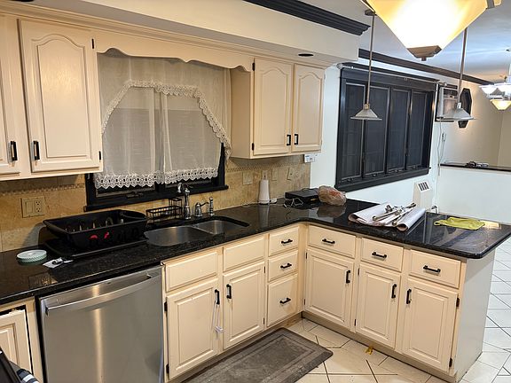 2nd image of 54 Mansfield St Floor 2