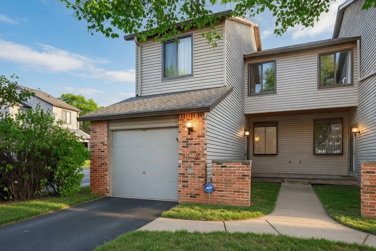 4 bed, 2.5 bath, 1650 sqft, $5,000 — Photo 2