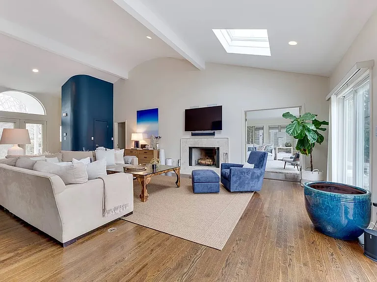 83 Mill Creek Close — Photo 3