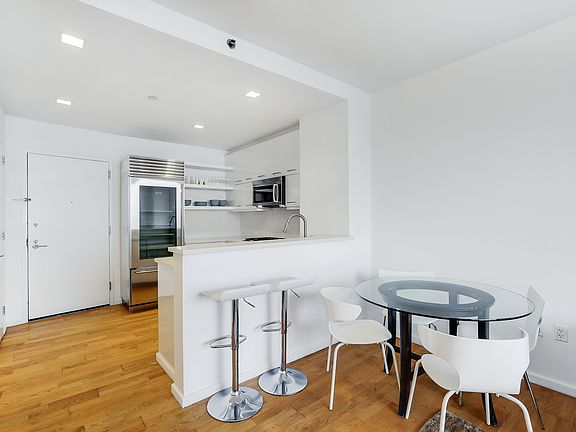 3rd image of 635 W 42nd St APT 20D