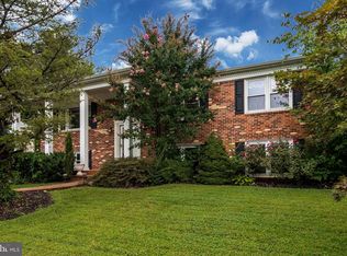 4 Phillips Dr NW, Leesburg, VA 20176
