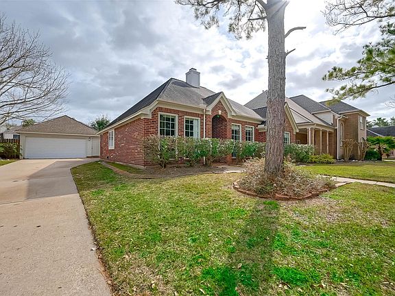 4th image of 2041 Pembroke Bay Dr