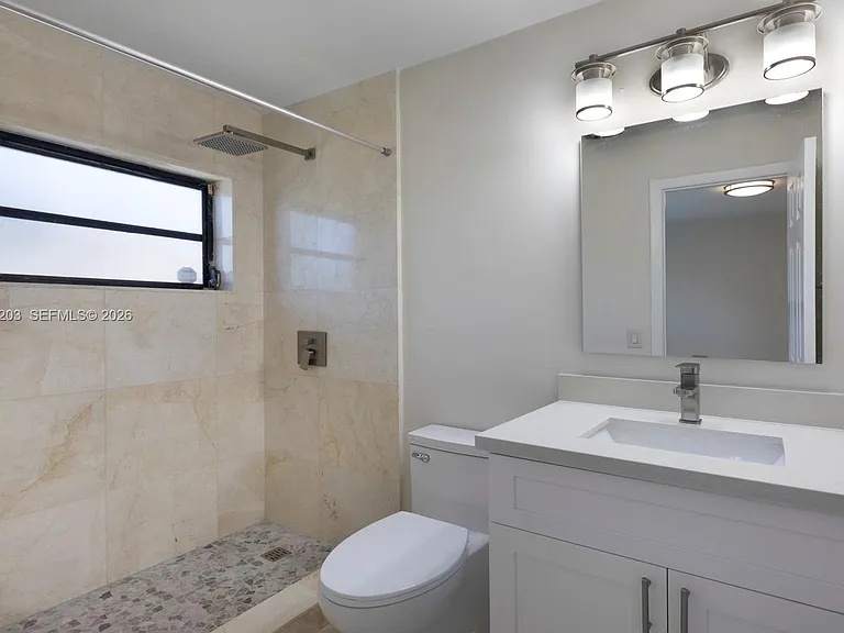 2733 SW 31st Pl #A — Photo 15