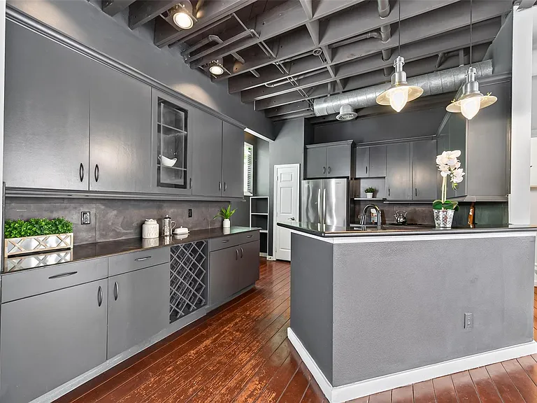 708 W Clay St — Photo 16