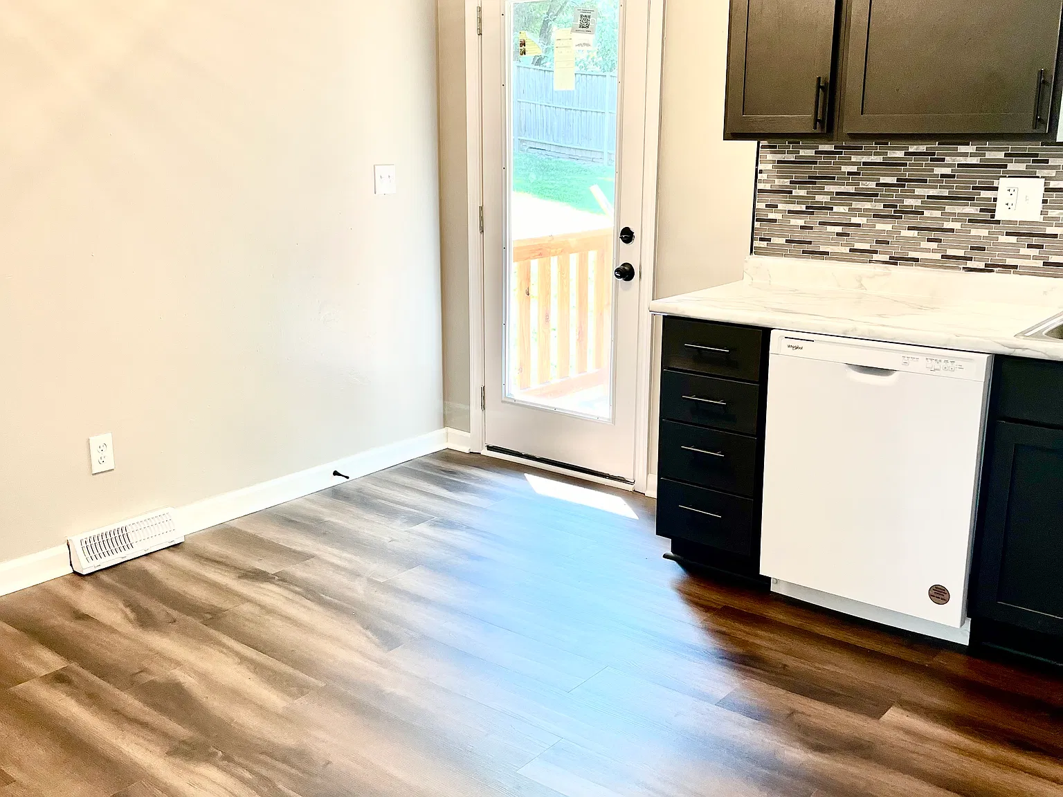 3 bed, 1.5 bath, 1100 sqft, $1,300 — Photo 4