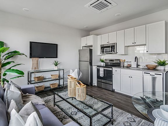 1018 Kitchen 2