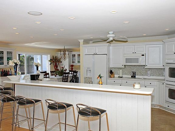 5th image of 206 West St #6