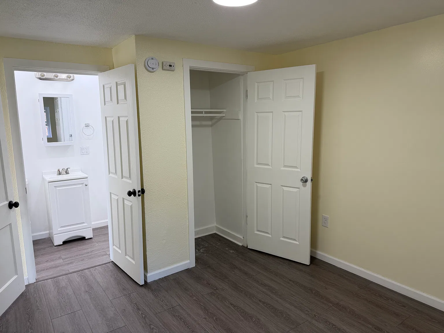 Studio, 950 sqft, $900 — Photo 3