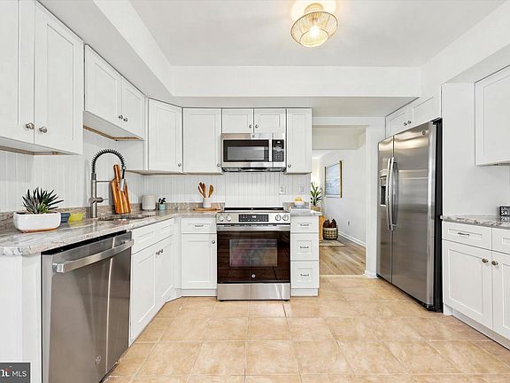 3rd image of 34 Green Woods Dr