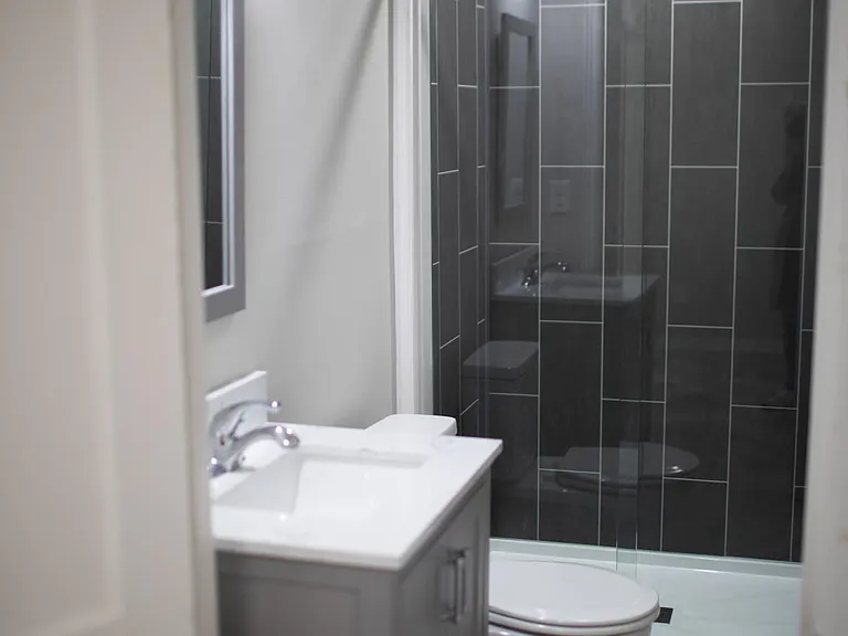 382 Enota Pl SW — Photo 3