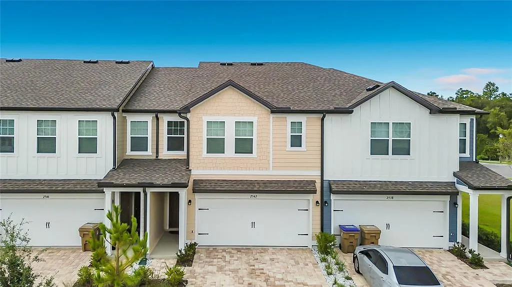 3 bed, 2.5 bath, 1662 sqft, $2,450 — Photo 2