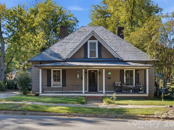 328 S Race St, Statesville, NC 28677