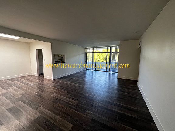 2nd image of 537 San Vicente Blvd APT 310